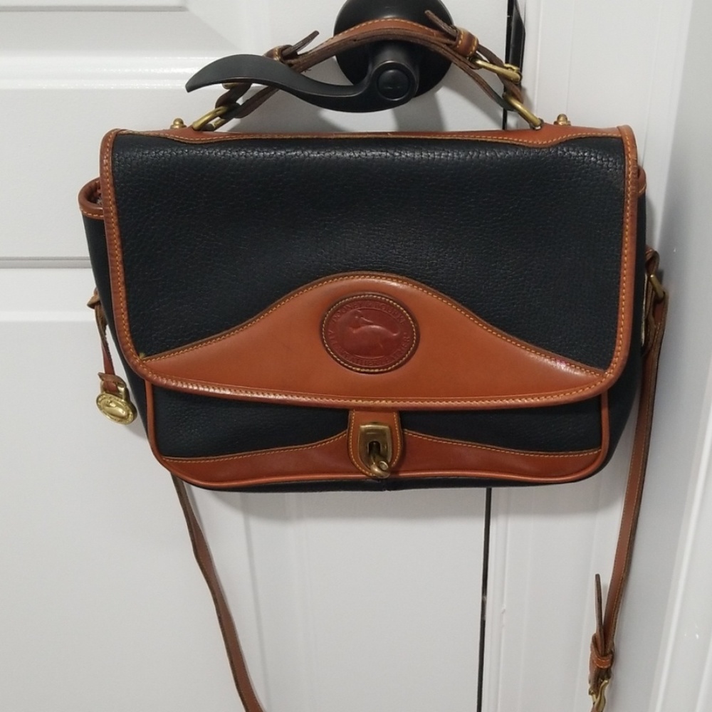 Vintage Dooney & Bourke  crossbody bag.